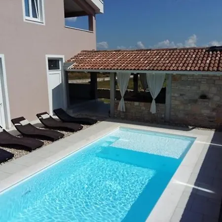 Apartament Mi *